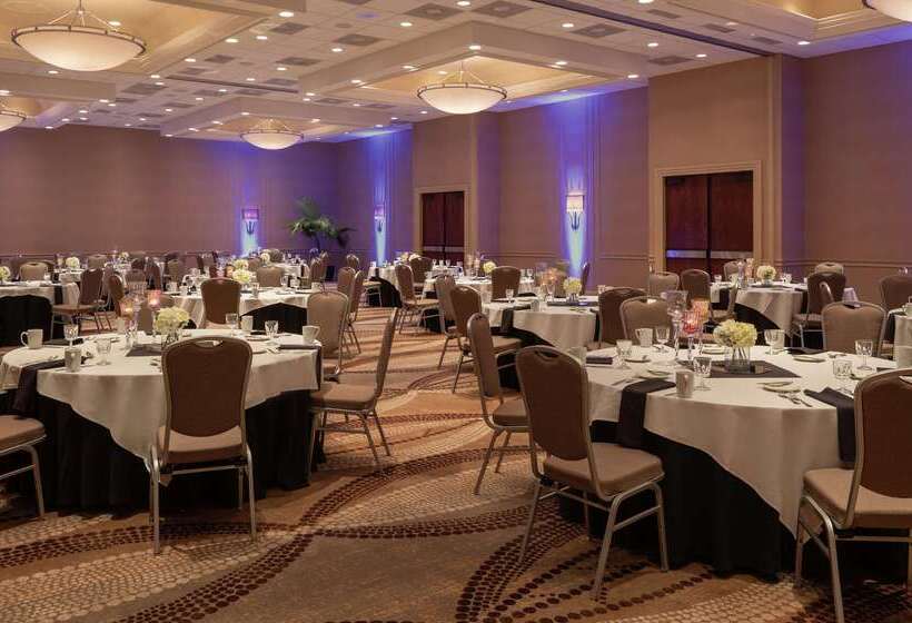 هتل Hilton Durham Near Duke University