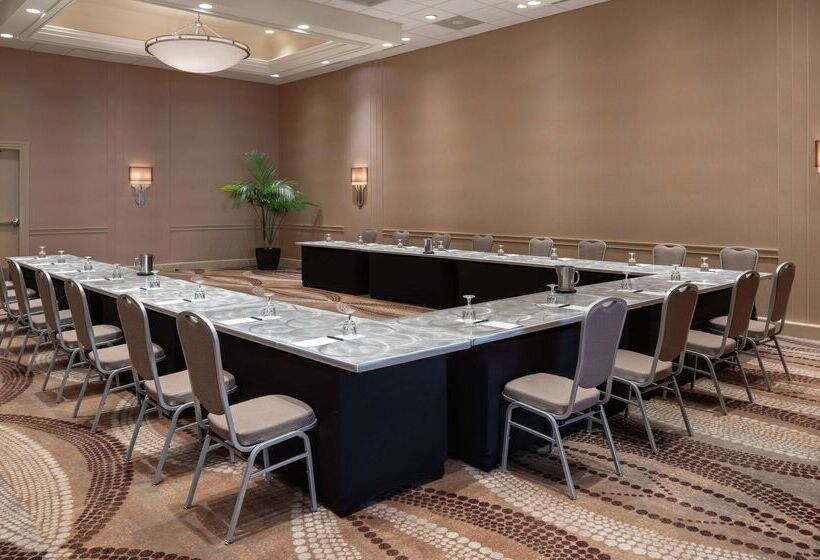 בית מלון כפרי Hilton Durham Near Duke University