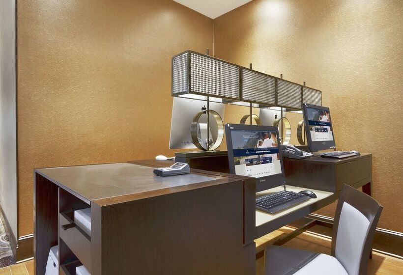 בית מלון כפרי Hilton Durham Near Duke University