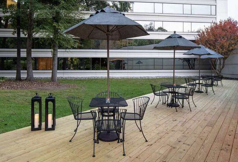 בית מלון כפרי Hilton Durham Near Duke University