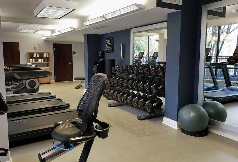 בית מלון כפרי Hilton Durham Near Duke University