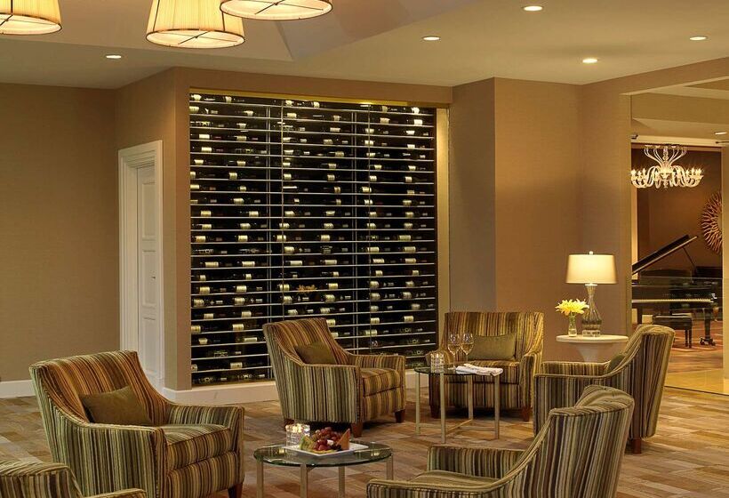 هتل Hilton St. Louis Airport