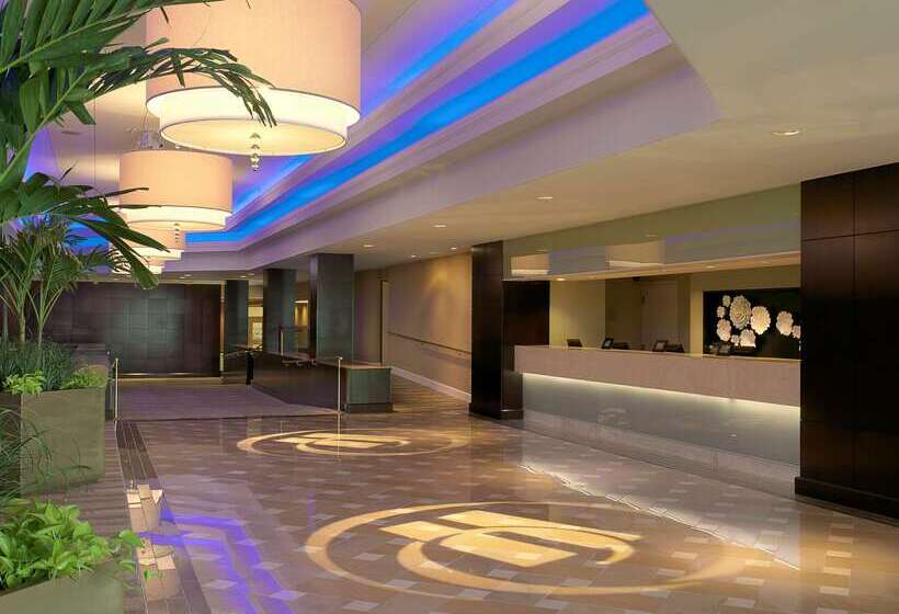 هتل Hilton St. Louis Airport