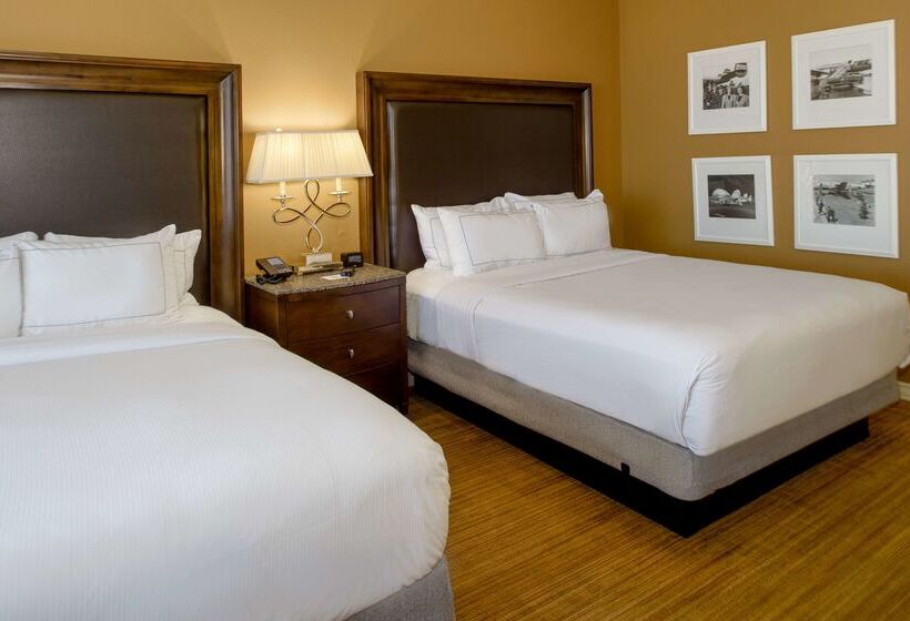 هتل Hilton St. Louis Airport