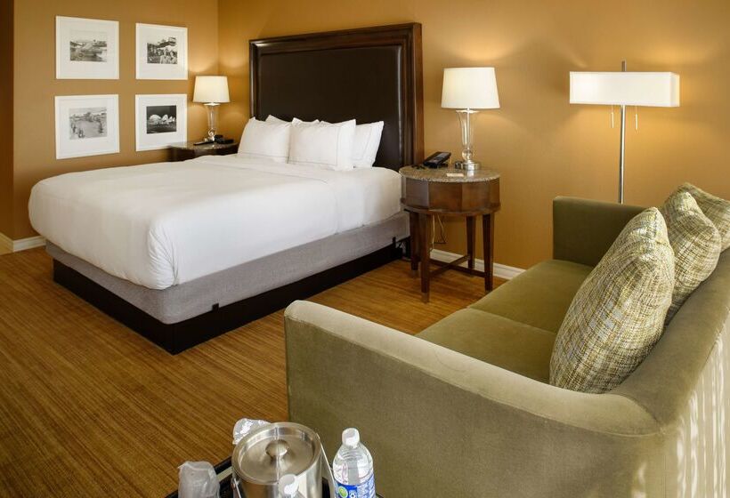 هتل Hilton St. Louis Airport