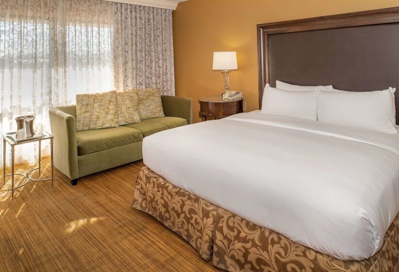 هتل Hilton St. Louis Airport