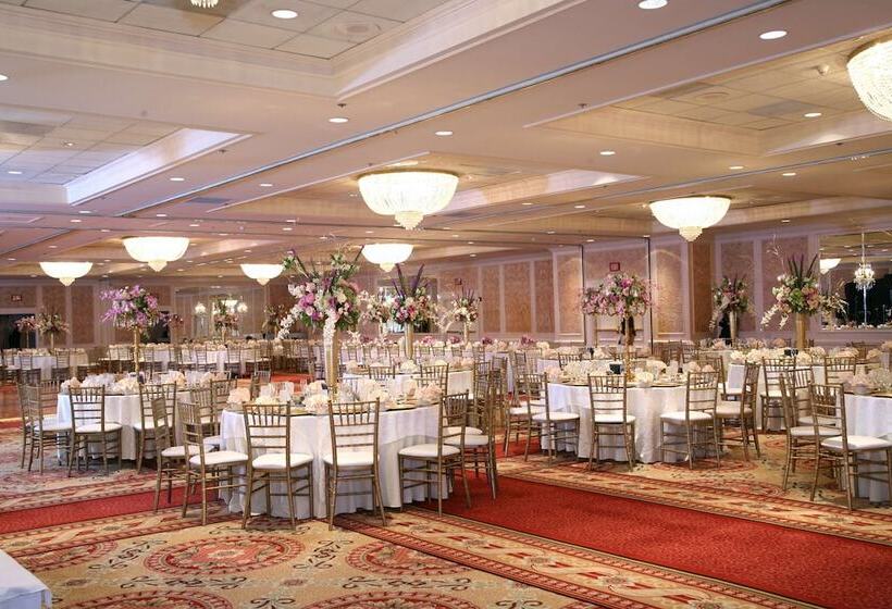 هتل Hilton St. Louis Frontenac