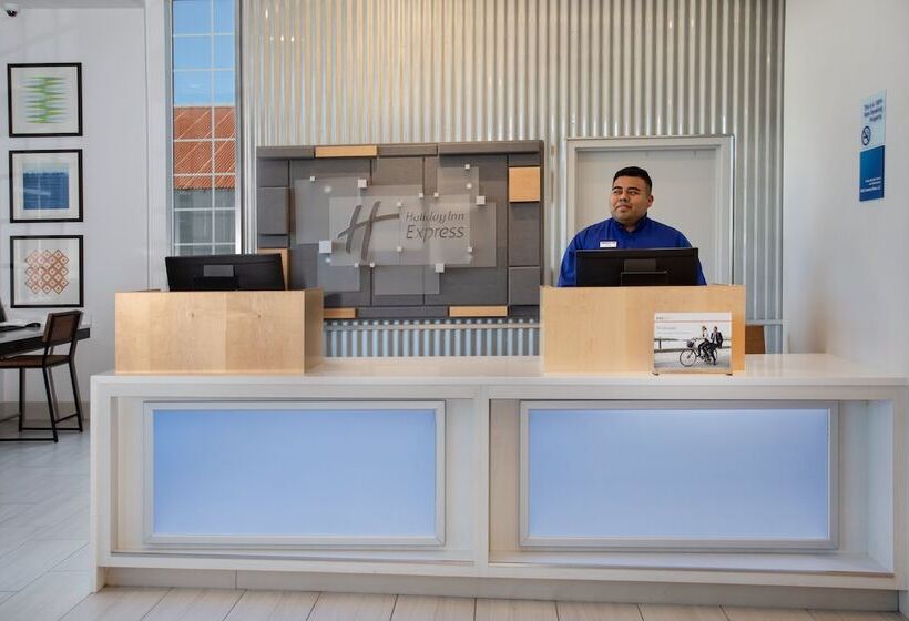 فندق Holiday Inn Express Monterey   Cannery Row, An Ihg