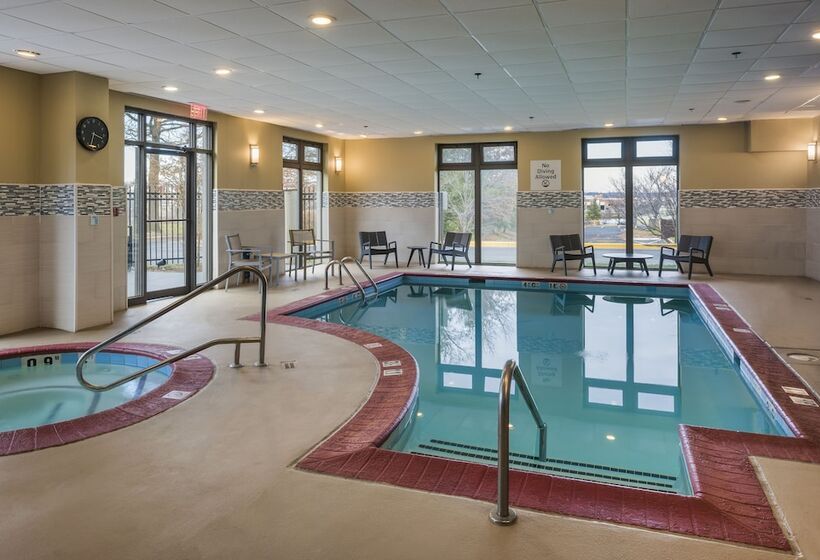 فندق Holiday Inn Express & Suites Laurel Lakes, An Ihg