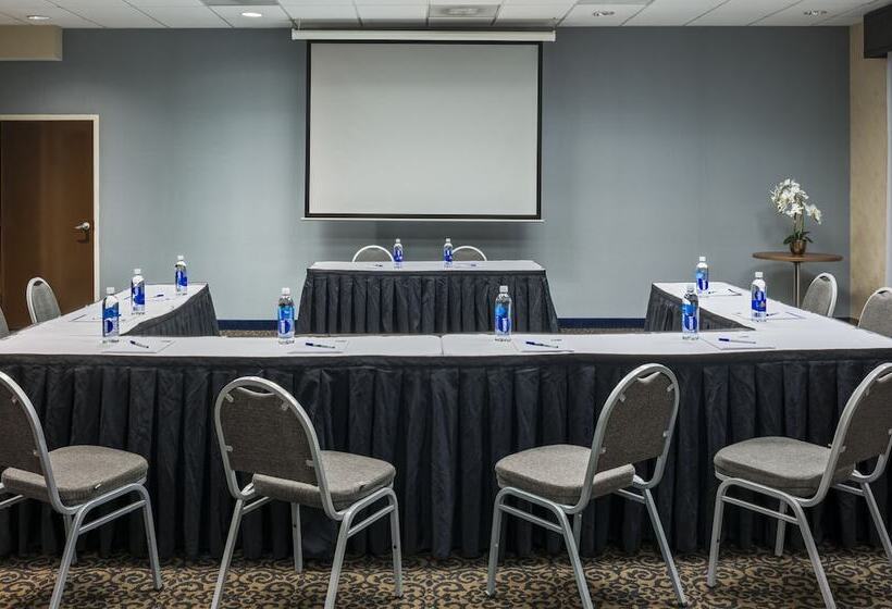 فندق Holiday Inn Express & Suites Laurel Lakes, An Ihg