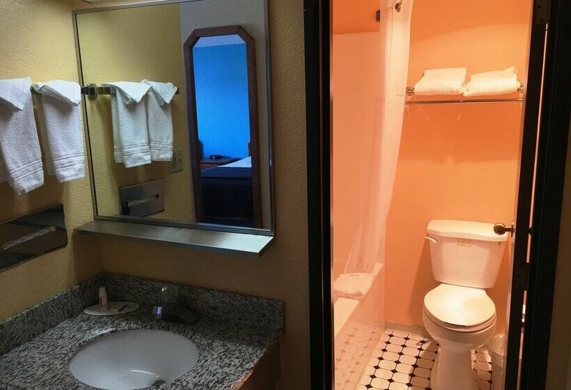 Отель Howard Johnson By Wyndham Denver West