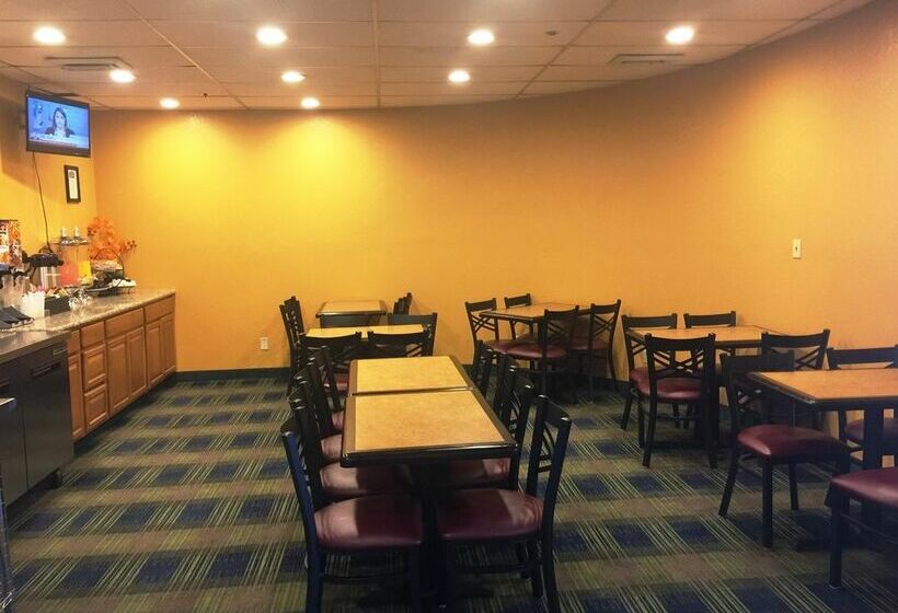 Отель Howard Johnson By Wyndham Denver West