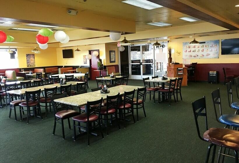 Отель Howard Johnson By Wyndham Denver West