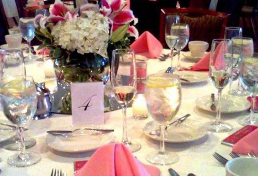 هتل Inn at Nichols Village