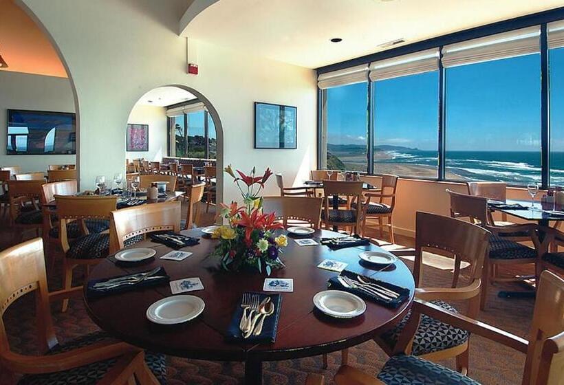 ホテル Inn At Spanish Head Resort