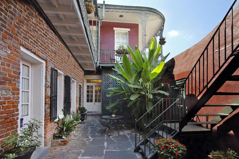 هتل Inn On St. Peter, A French Quarter Guest Houses Property