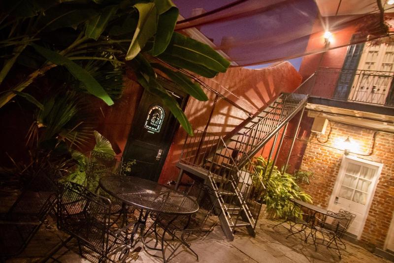 هتل Inn On St. Peter, A French Quarter Guest Houses Property