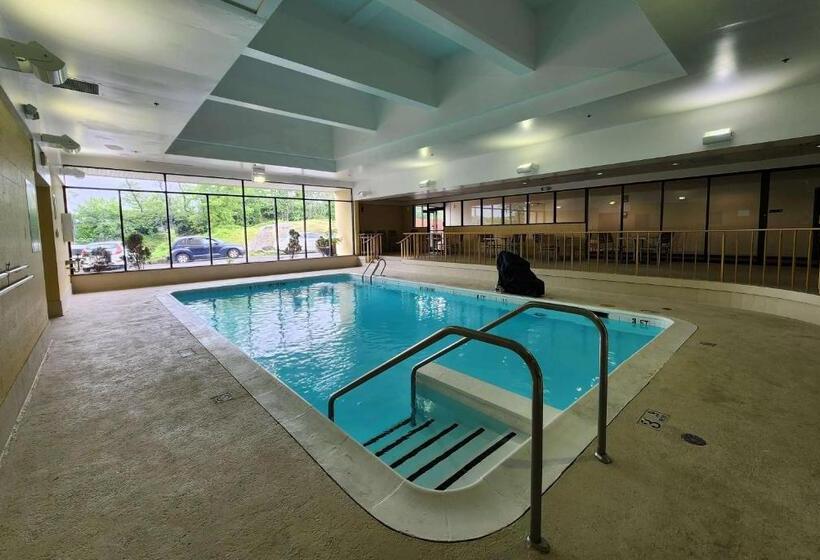 هتل La Quinta By Wyndham Stamford / New York City