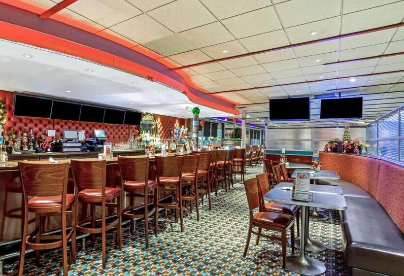 هتل La Quinta By Wyndham Stamford / New York City