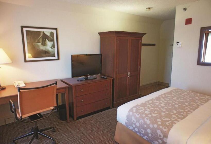 هتل La Quinta By Wyndham Stamford / New York City