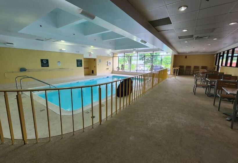 هتل La Quinta By Wyndham Stamford / New York City