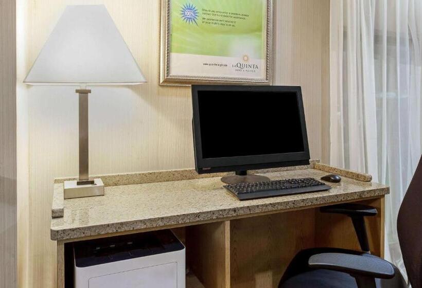 هتل La Quinta By Wyndham Stamford / New York City