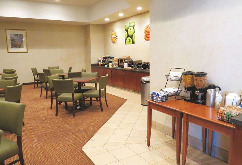 هتل La Quinta By Wyndham Stamford / New York City