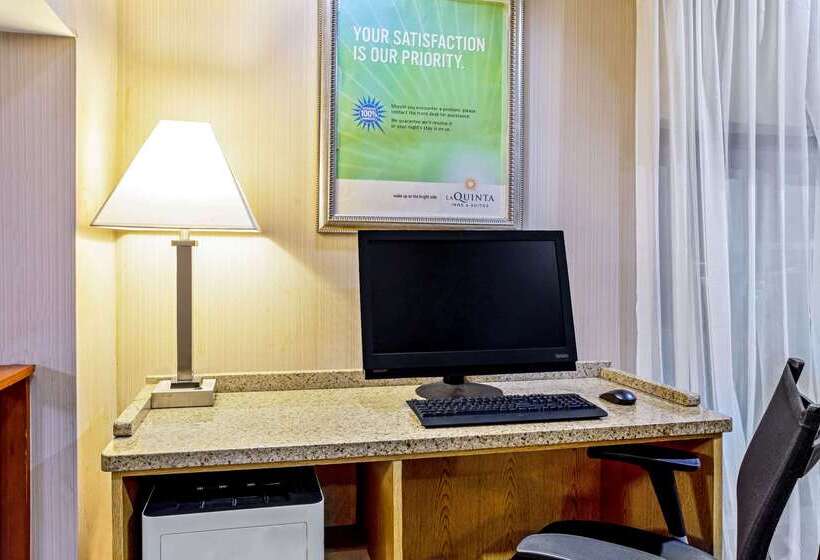 هتل La Quinta By Wyndham Stamford / New York City