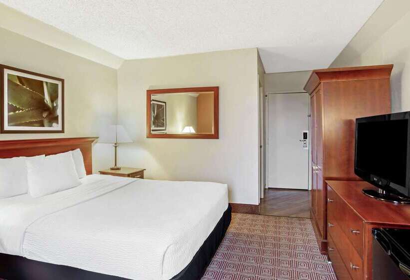 هتل La Quinta By Wyndham Stamford / New York City