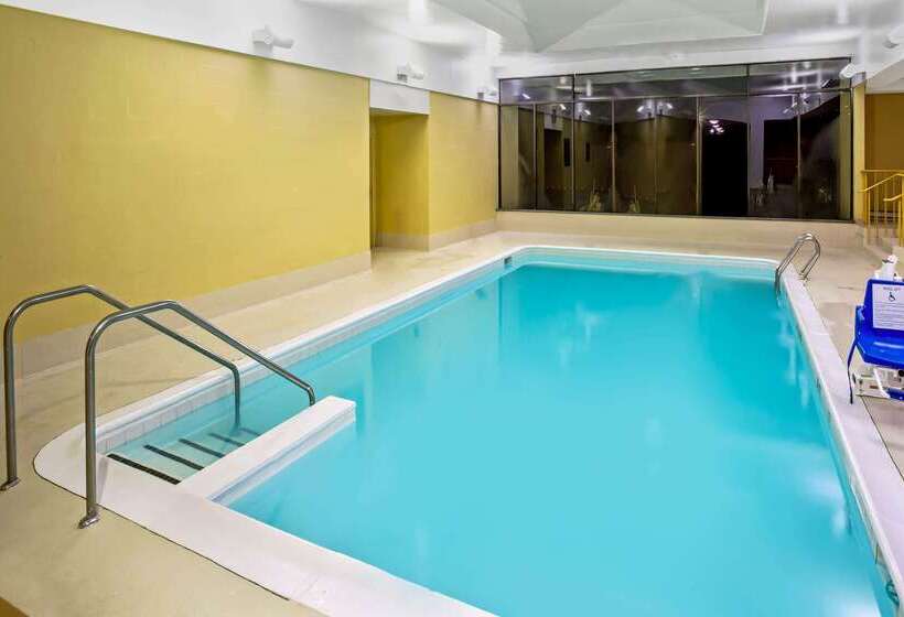 هتل La Quinta By Wyndham Stamford / New York City