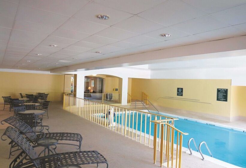 هتل La Quinta By Wyndham Stamford / New York City