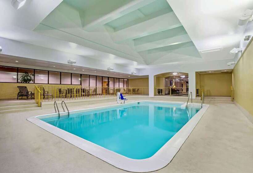 هتل La Quinta By Wyndham Stamford / New York City