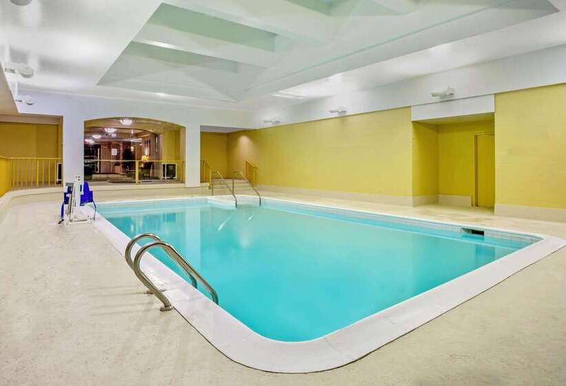 هتل La Quinta By Wyndham Stamford / New York City