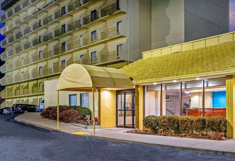هتل La Quinta By Wyndham Stamford / New York City