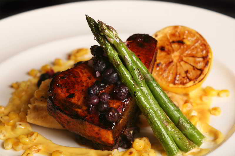 Отель Lakeside Inn & Casino