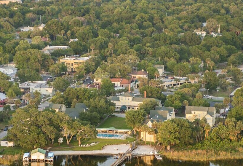 فندق Lakeside Inn On Lake Dora