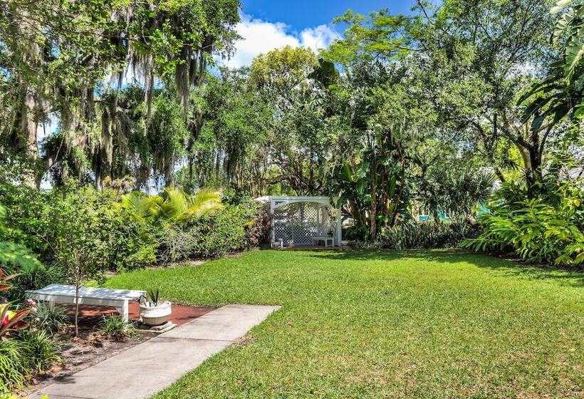 فندق Lakeside Inn On Lake Dora