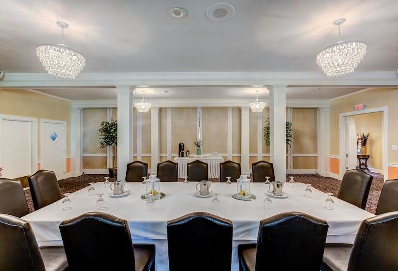 فندق Lakeside Inn On Lake Dora