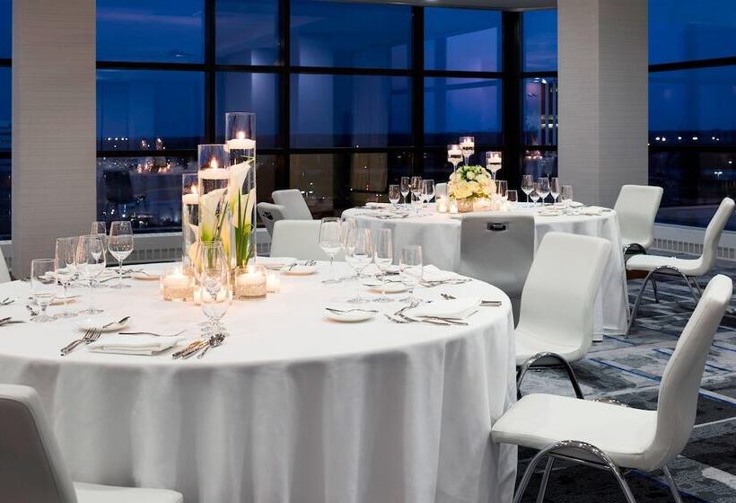 هتل Le Méridien Chicago  Oakbrook Center