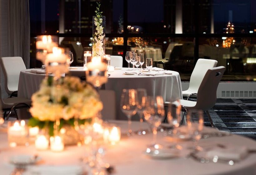 هتل Le Méridien Chicago  Oakbrook Center