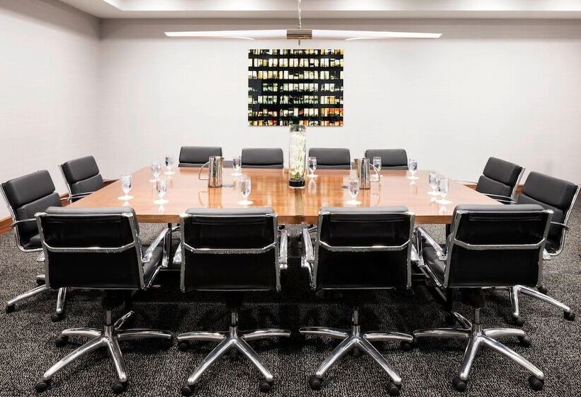 هتل Le Méridien Chicago  Oakbrook Center