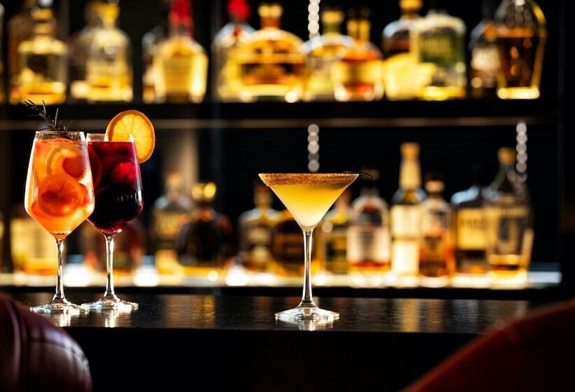 هتل Le Méridien Chicago  Oakbrook Center