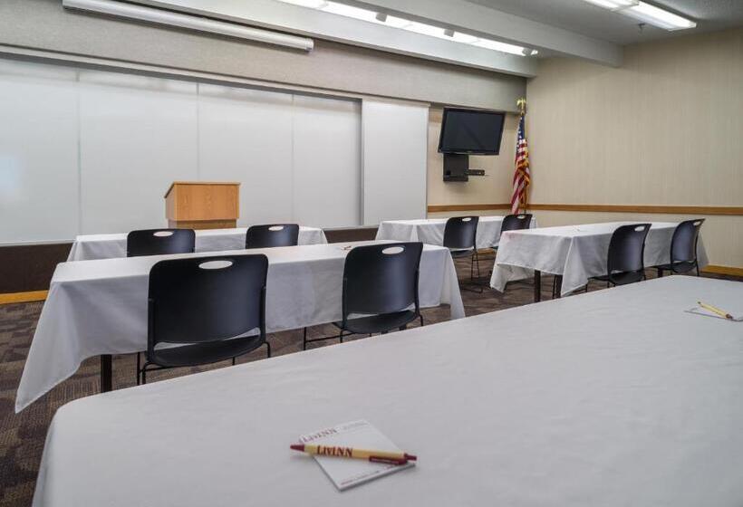 Livinn Hotel Cincinnati North/ Sharonville