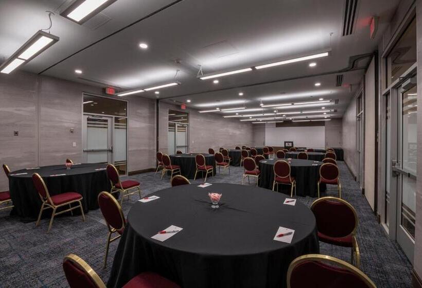 فندق Tulsa Marriott Southern Hills