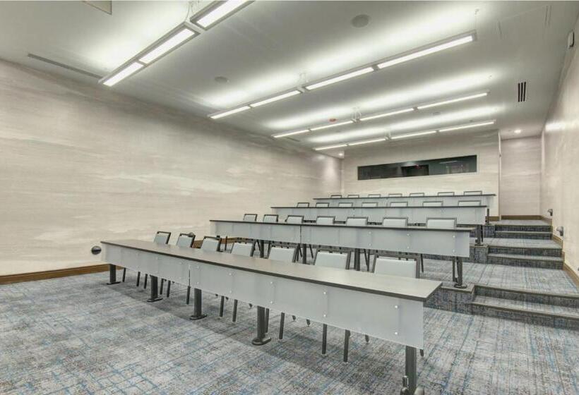 فندق Tulsa Marriott Southern Hills