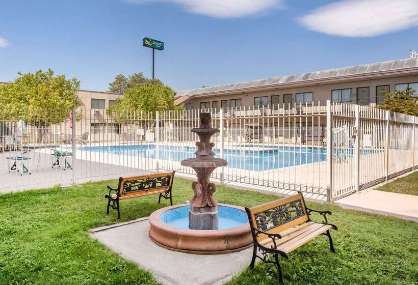 Отель Quality Inn Stateline