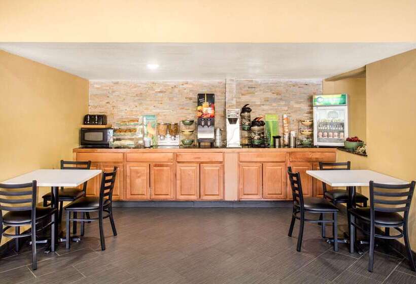 Отель Quality Inn Stateline