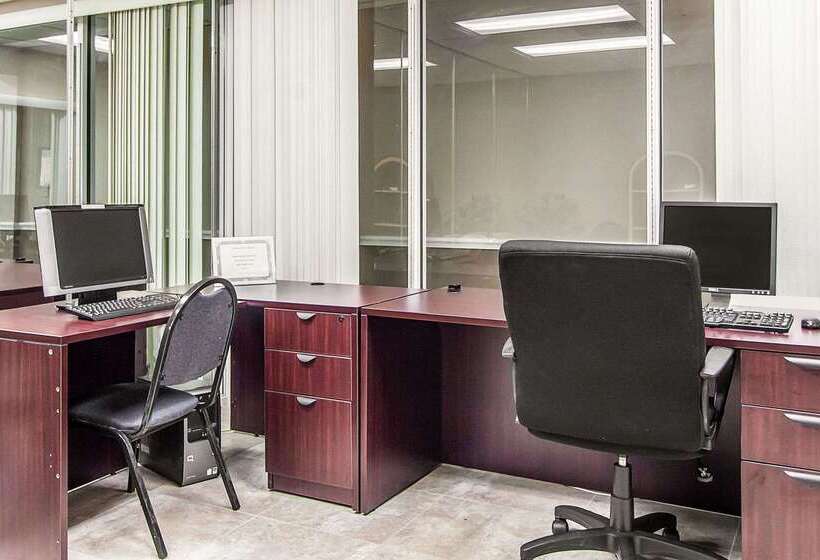 ホテル Quality Inn & Suites Conference Center