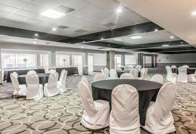 فندق Quality Inn & Suites Conference Center