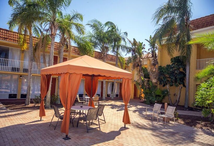 فندق Quality Inn & Suites Conference Center